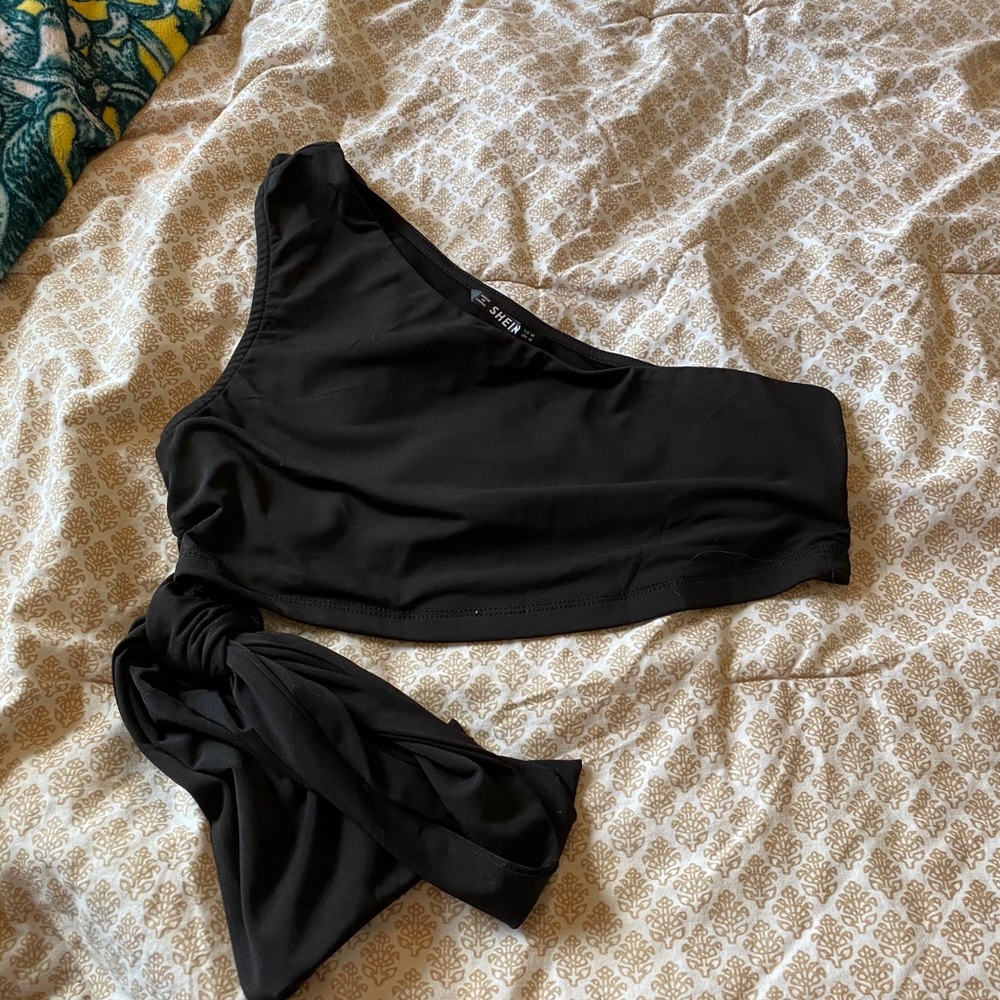 Cutout One Shoulder Crop